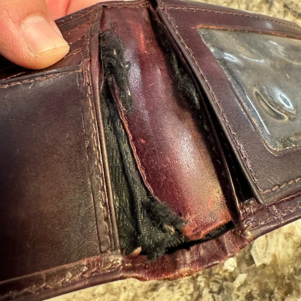 Vintage WORN Brown Supple Leather Perry Ellis Portfolio Men’s Bifold Wallet